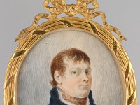 GG Min 18  GG Min 18, Unbekannter Künstler um 1830, Herr mit braunem Halstuch, Elfenbein, 5,6 x 4,5 cm : Museumsfoto: Claus Cordes